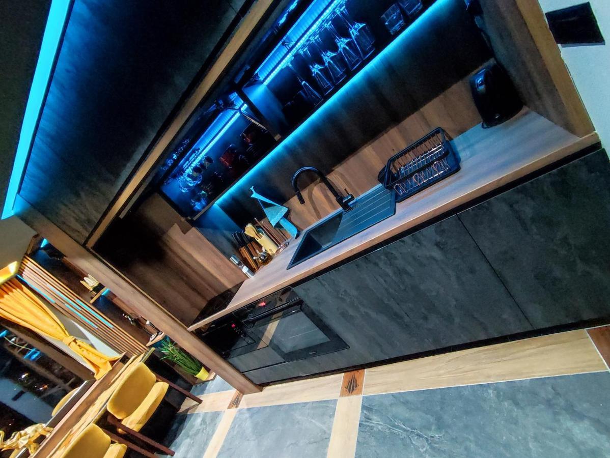 Pentlux - Spa Penthouse In The Heart Of スコピエ エクステリア 写真